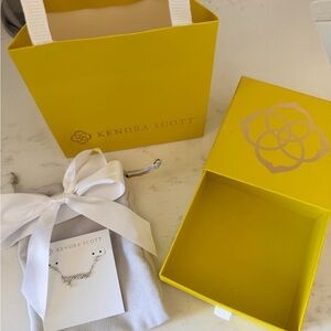 NWT Kendra Scott Mama Script Pendant Necklace in Silver with Pearl